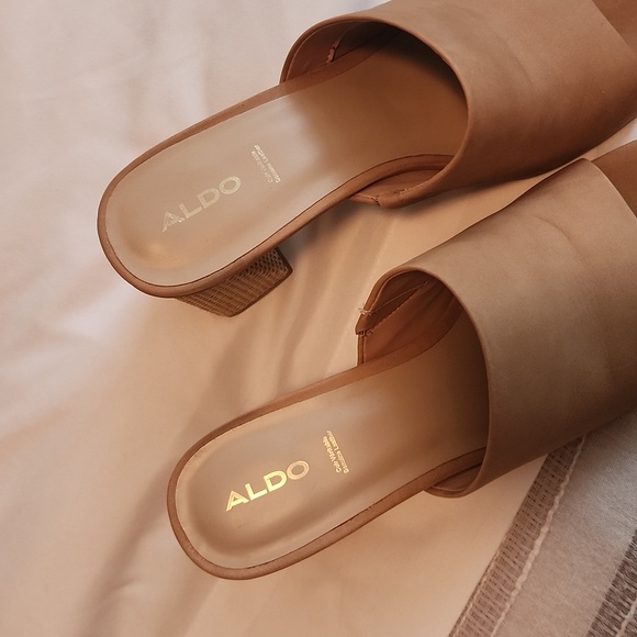 Aldo Sandles - Picture 2 of 6